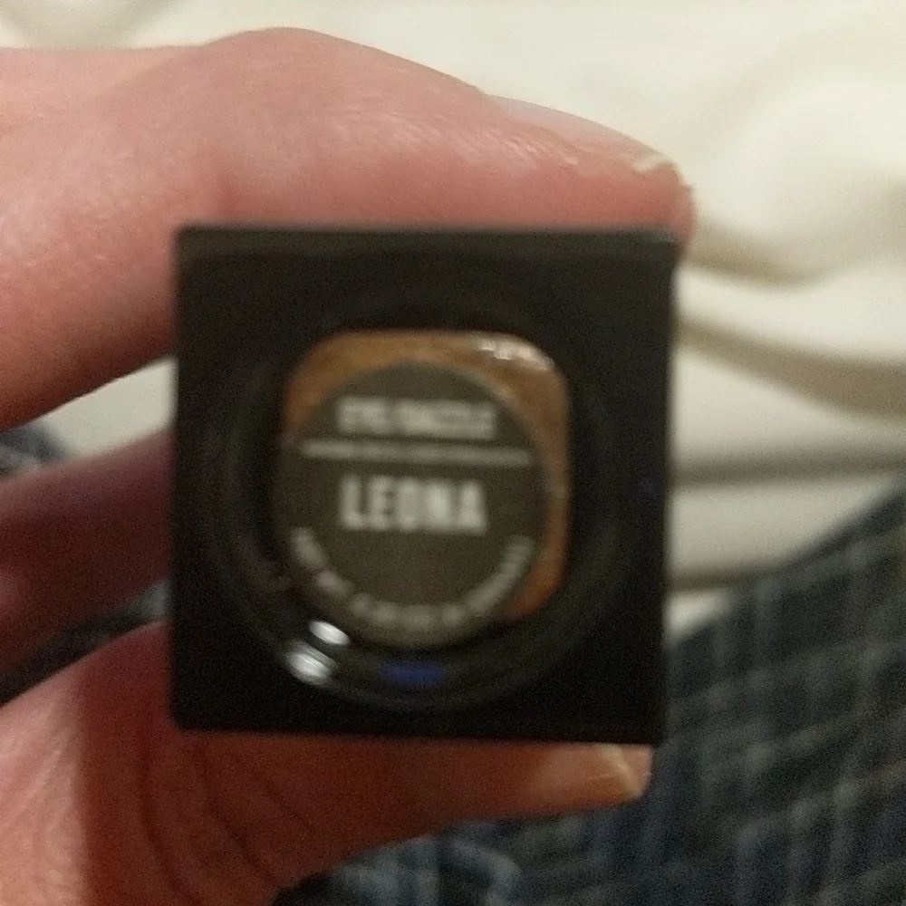 NWT Rub on eyeshadow